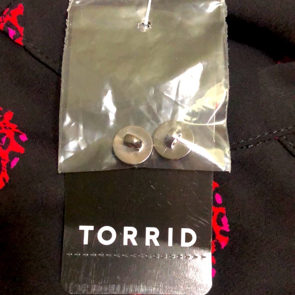 Black and pink TORRID blouse - Picture 6 of 6